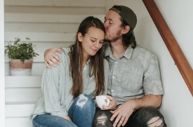 老公在外面有小三并且生了孩子怎么辦?妻子該怎么處理呢?