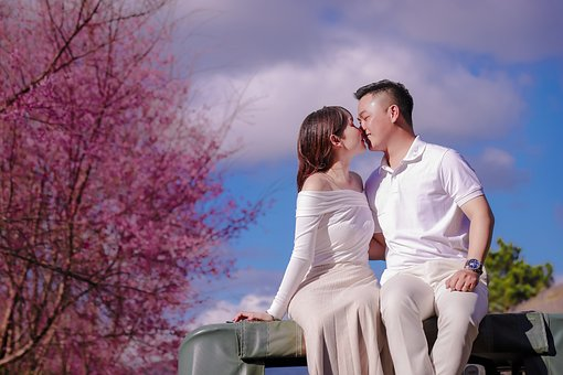 男朋友和我接吻喜歡伸舌頭怎么辦？