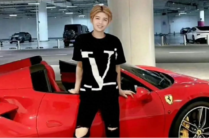 “鹿哈”自曝一個月賺500萬，買千萬豪宅，開豪車....